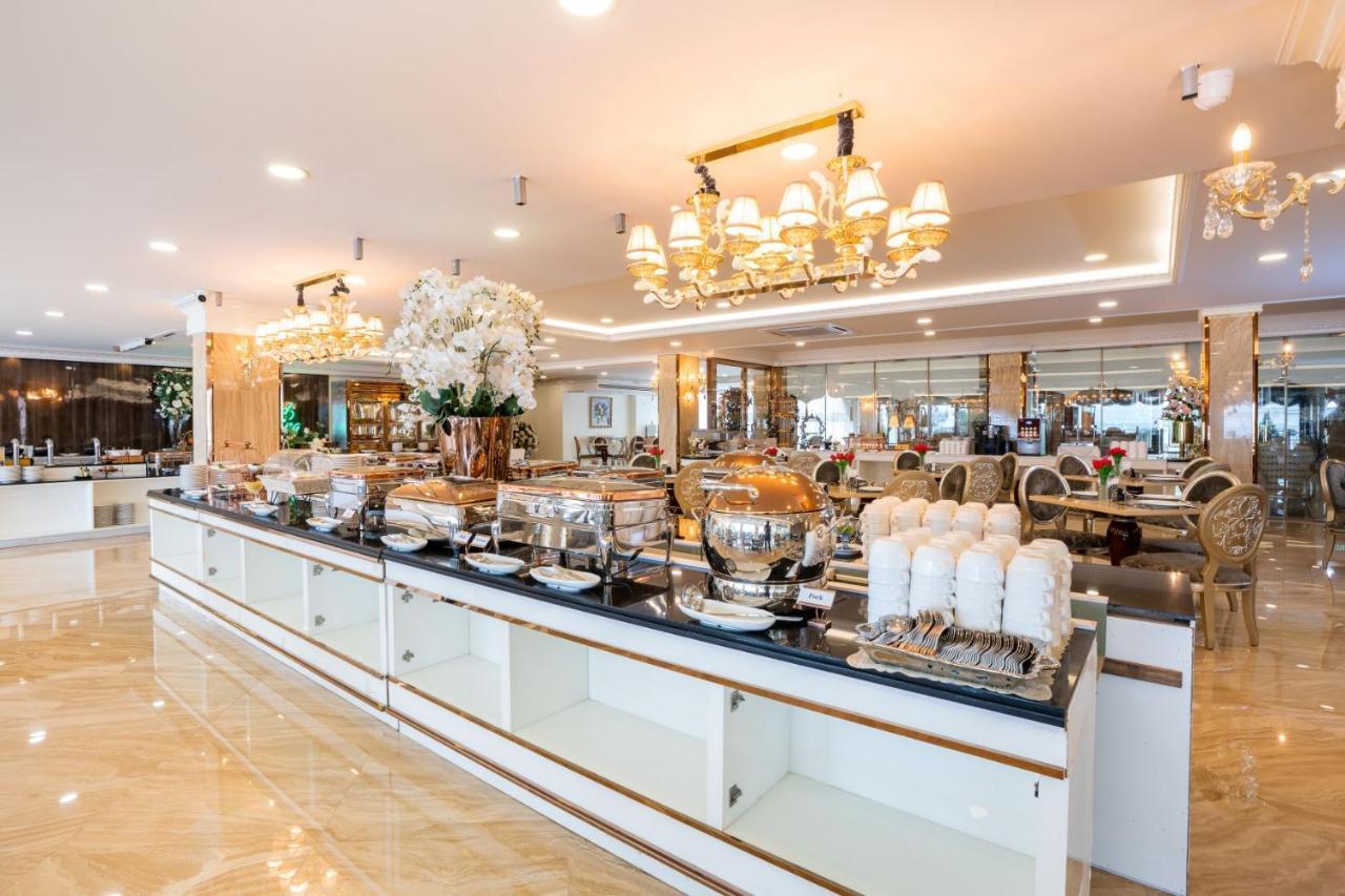 Lk Emerald Beach - Sha Extra Plus Pattaya Εξωτερικό φωτογραφία The buffet at the hotel