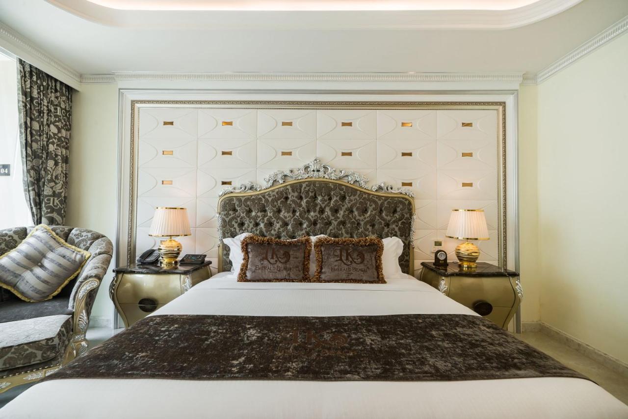 Lk Emerald Beach - Sha Extra Plus Pattaya Εξωτερικό φωτογραφία A bedroom at the hotel
