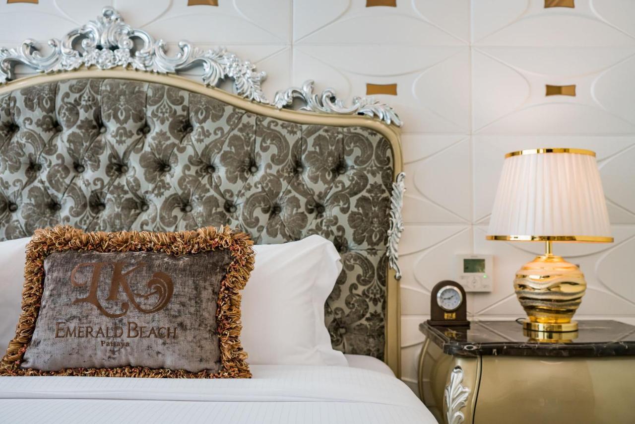 Lk Emerald Beach - Sha Extra Plus Pattaya Εξωτερικό φωτογραφία A bedroom at the hotel