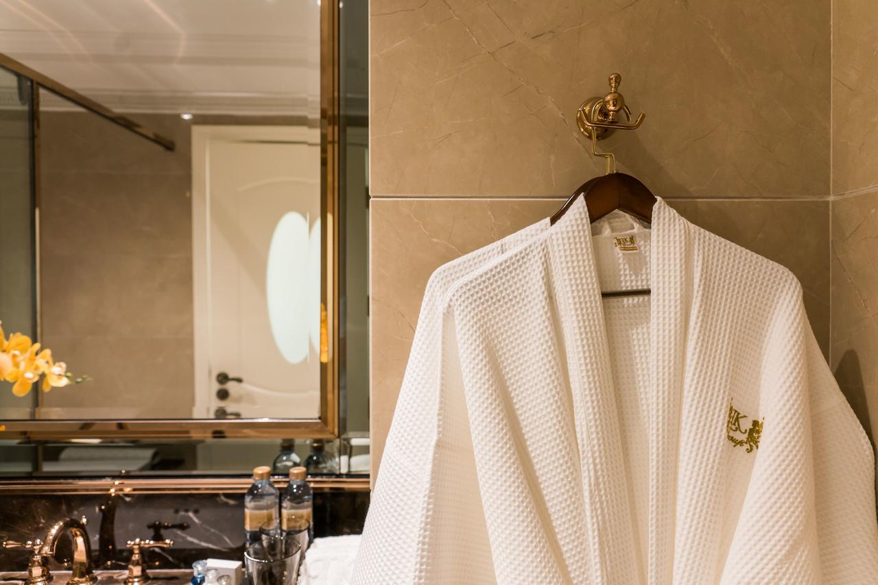 Lk Emerald Beach - Sha Extra Plus Pattaya Εξωτερικό φωτογραφία A bathrobe