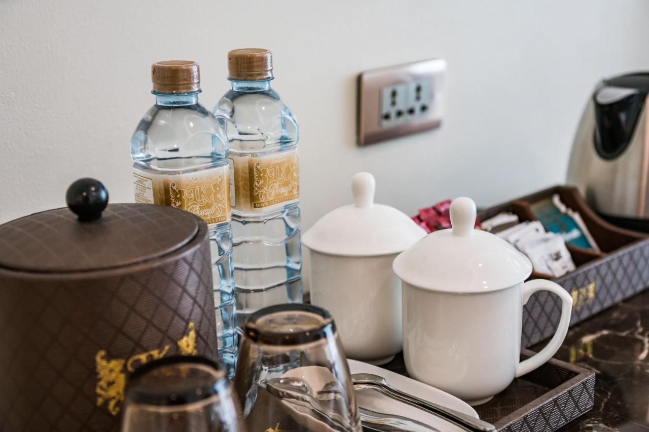 Lk Emerald Beach - Sha Extra Plus Pattaya Εξωτερικό φωτογραφία Bottled water in a hotel room