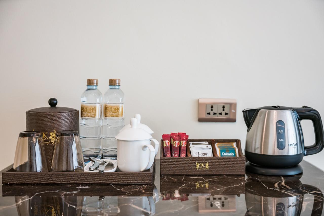 Lk Emerald Beach - Sha Extra Plus Pattaya Εξωτερικό φωτογραφία A kettle and a tea set in a hotel room