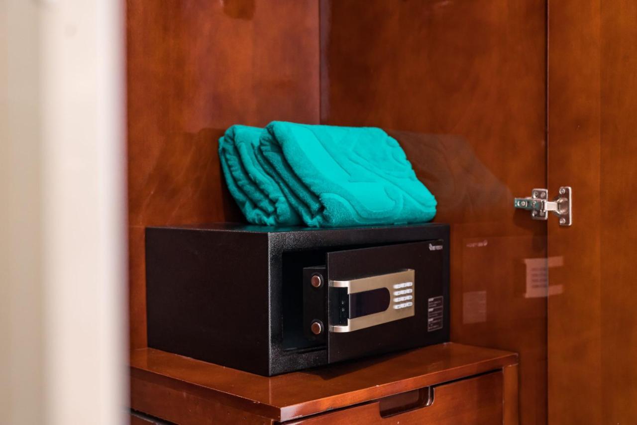 Lk Emerald Beach - Sha Extra Plus Pattaya Εξωτερικό φωτογραφία A safe in a hotel room