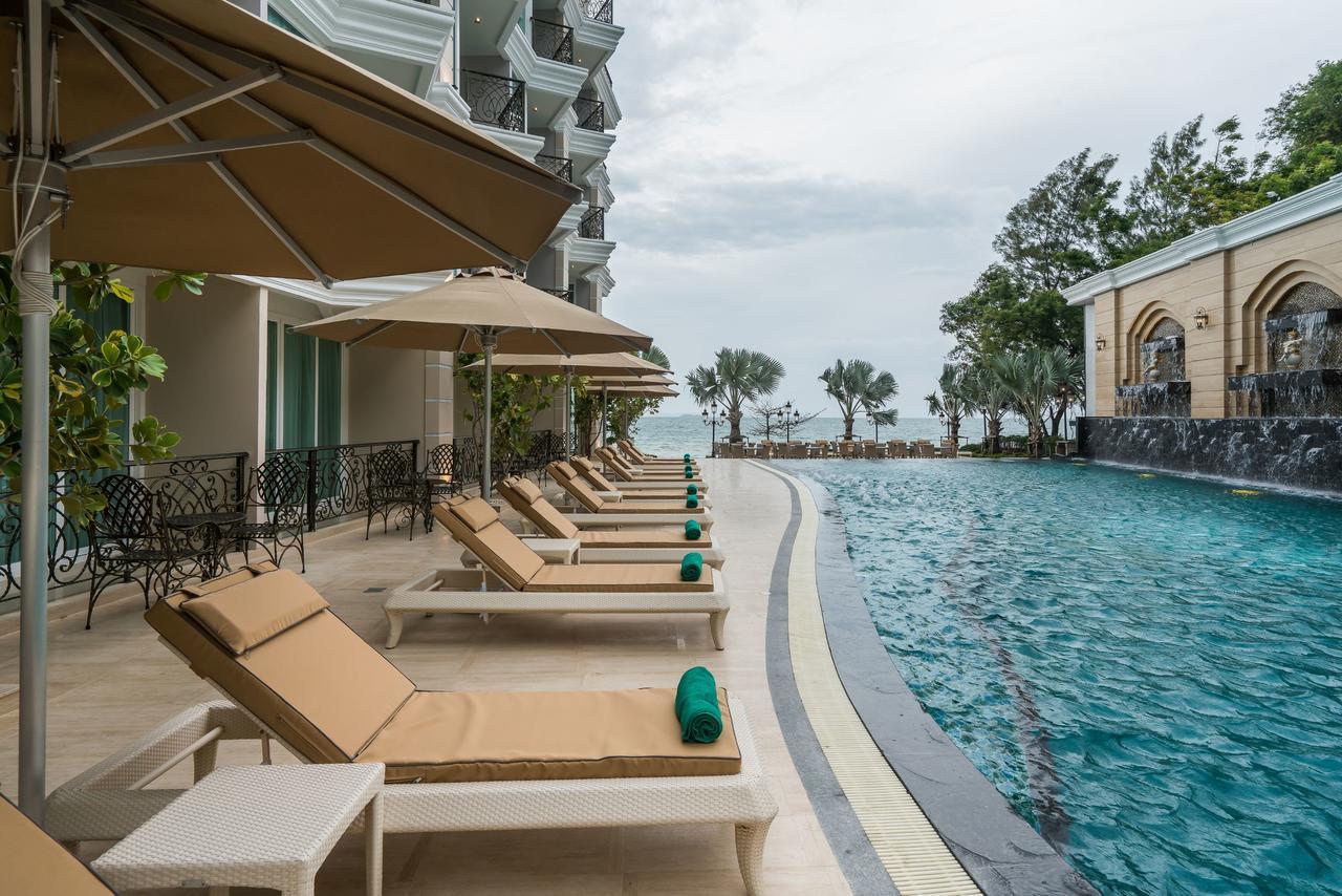 Lk Emerald Beach - Sha Extra Plus Pattaya Εξωτερικό φωτογραφία Pool at The Royal