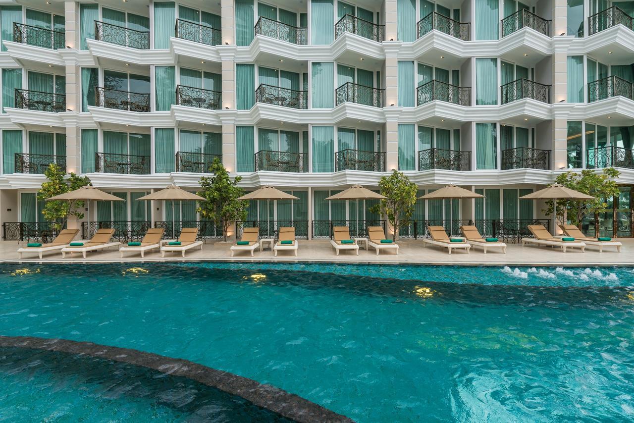 Lk Emerald Beach - Sha Extra Plus Pattaya Εξωτερικό φωτογραφία The swimming pool at the hotel