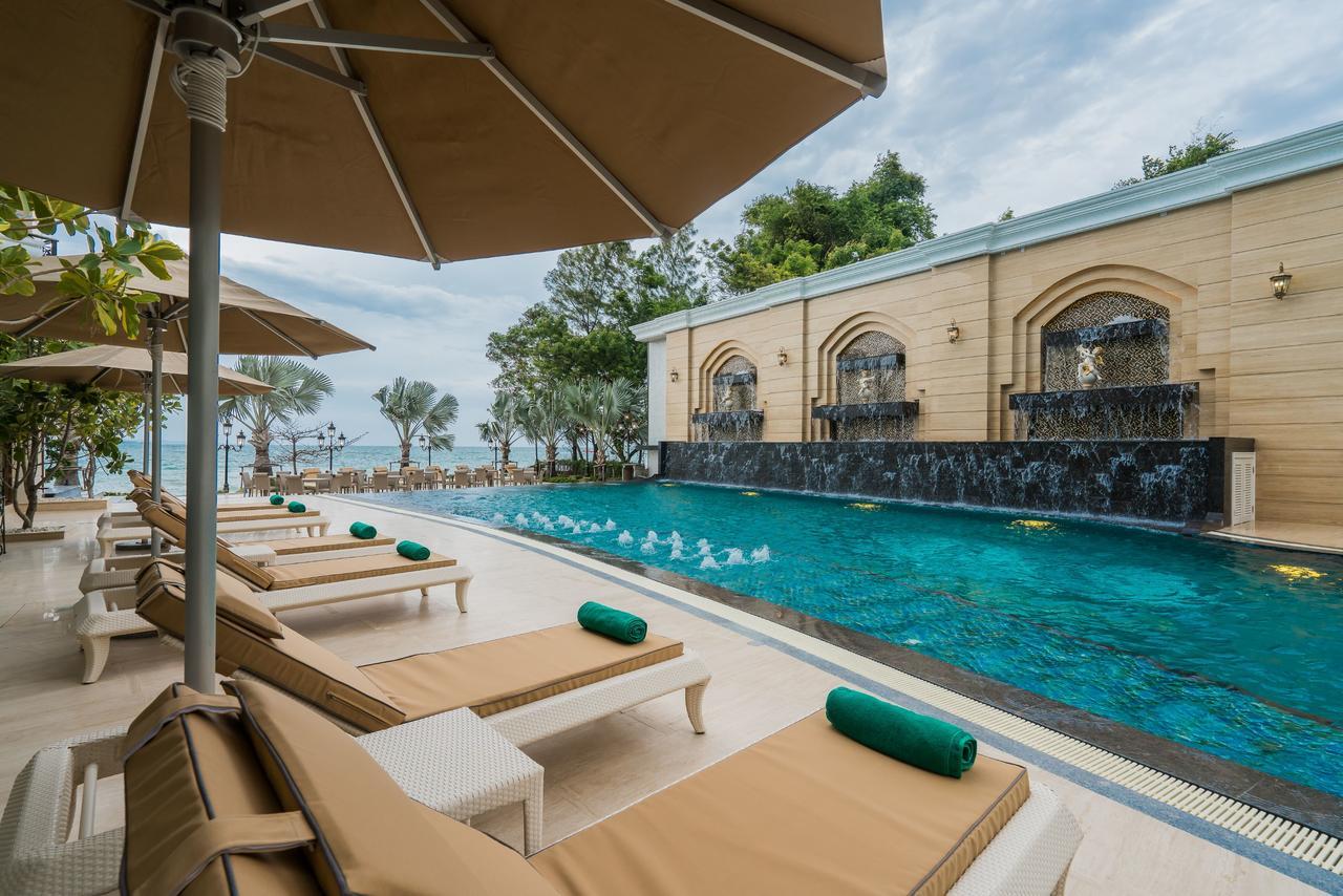 Lk Emerald Beach - Sha Extra Plus Pattaya Εξωτερικό φωτογραφία The swimming pool at the hotel