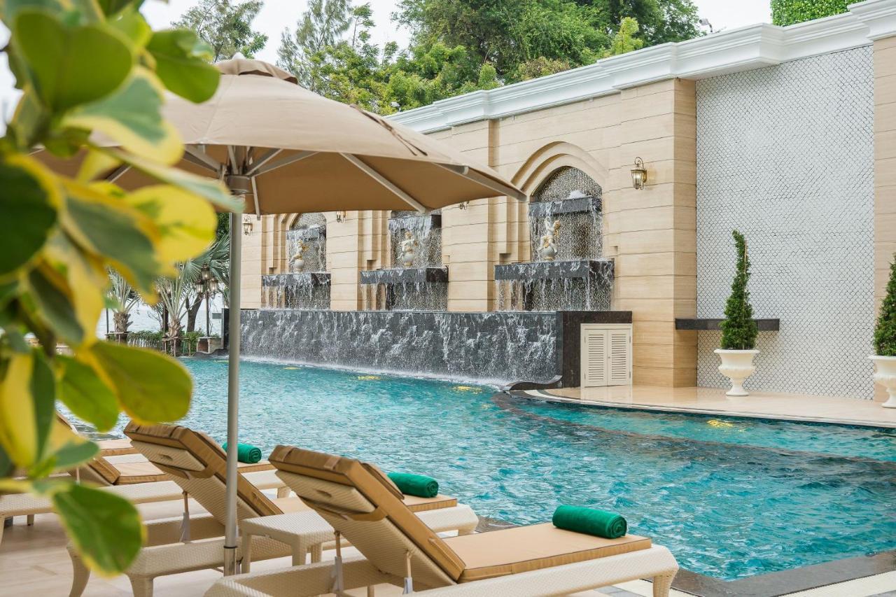 Lk Emerald Beach - Sha Extra Plus Pattaya Εξωτερικό φωτογραφία The swimming pool at The Park, Hyderabad
