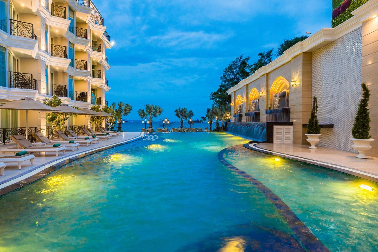 Lk Emerald Beach - Sha Extra Plus Pattaya Εξωτερικό φωτογραφία The swimming pool at the hotel