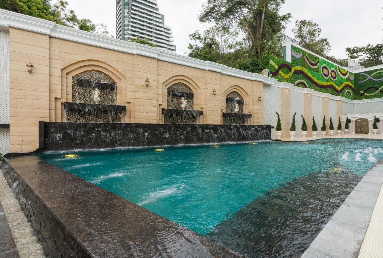 Lk Emerald Beach - Sha Extra Plus Pattaya Εξωτερικό φωτογραφία The pool at the hotel