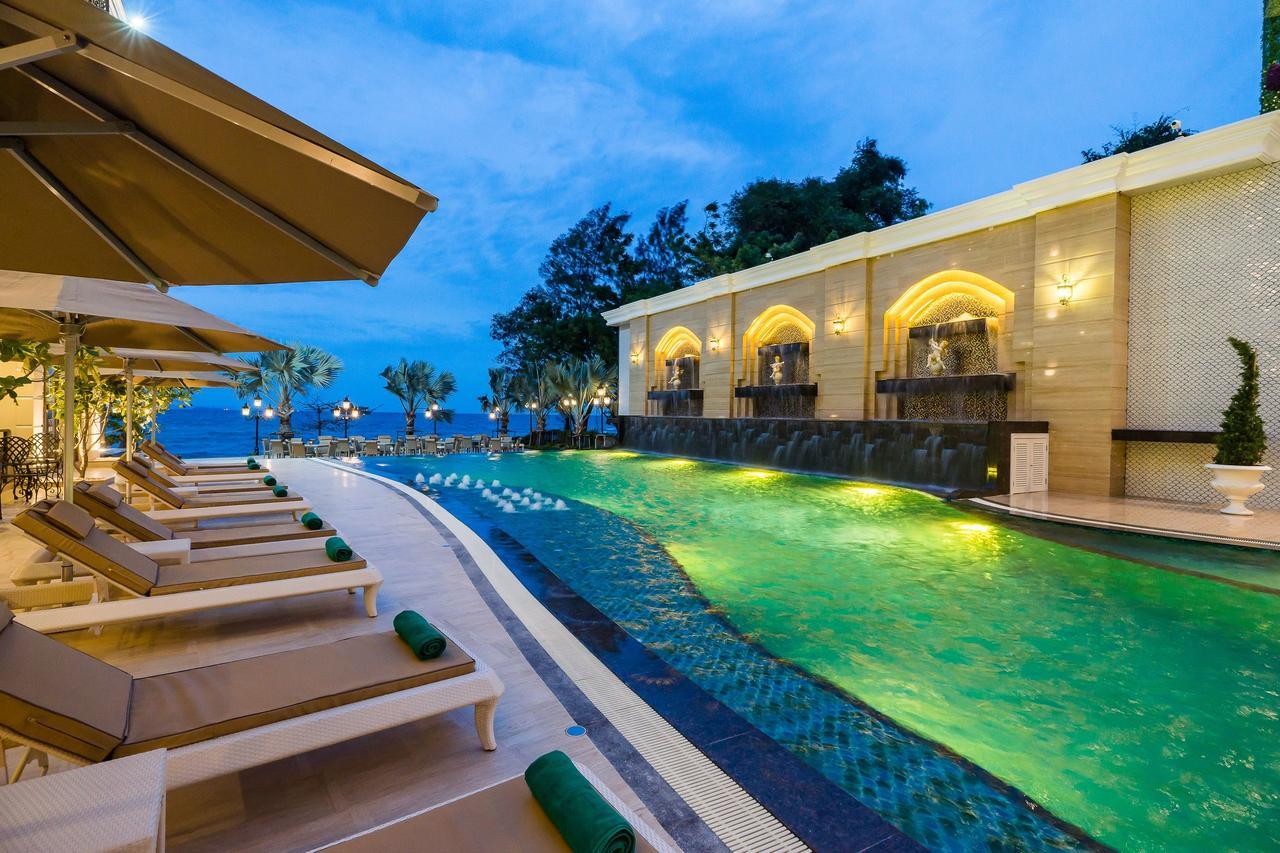 Lk Emerald Beach - Sha Extra Plus Pattaya Εξωτερικό φωτογραφία The swimming pool at the hotel