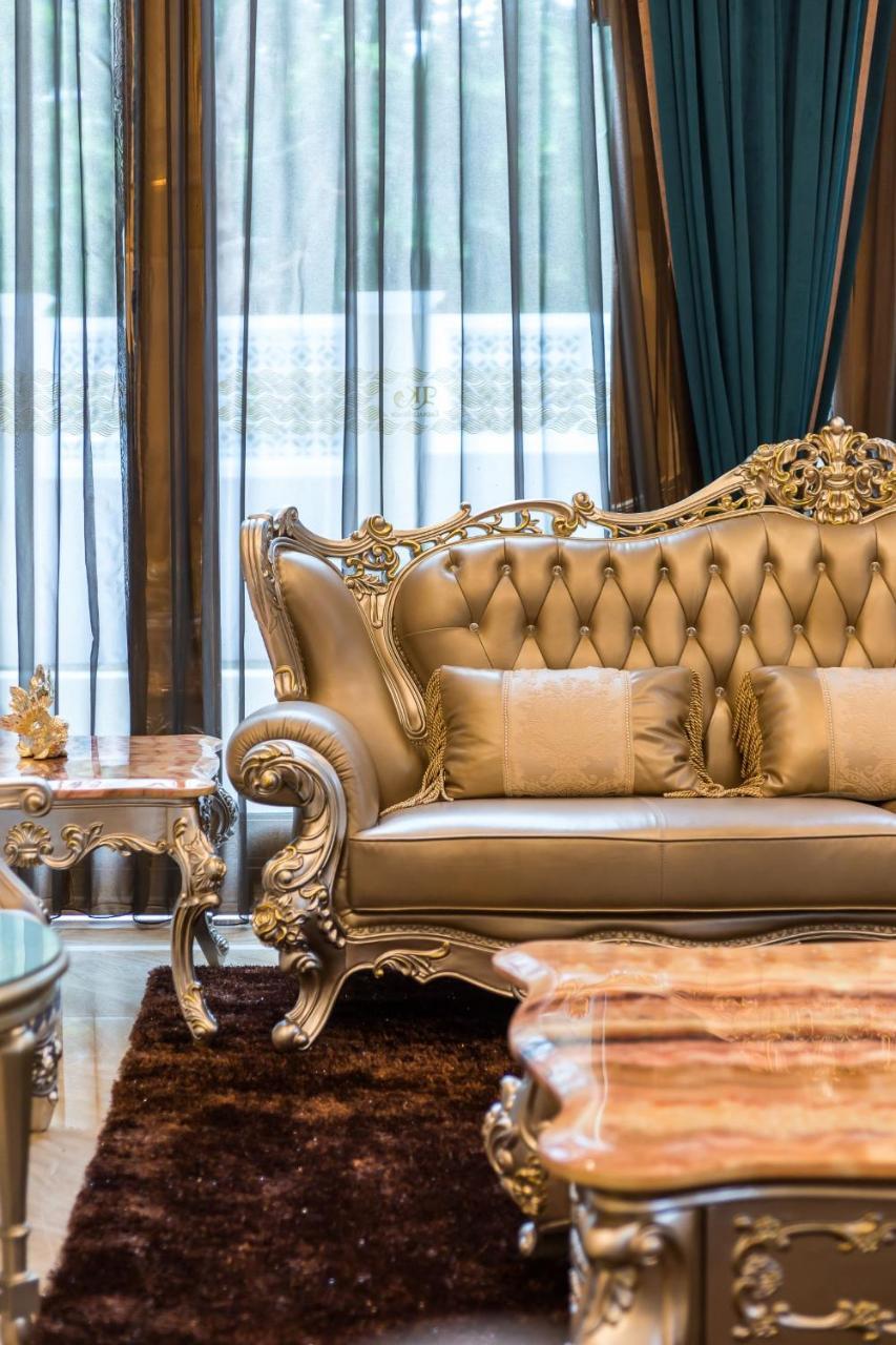 Lk Emerald Beach - Sha Extra Plus Pattaya Εξωτερικό φωτογραφία A leather sofa